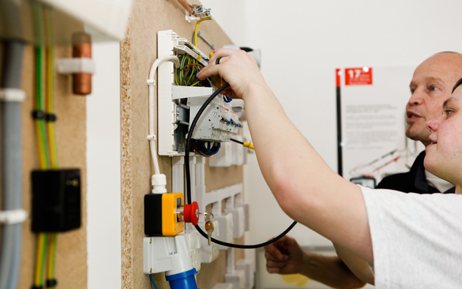 Beginners Electrical Courses : Training in Electrical